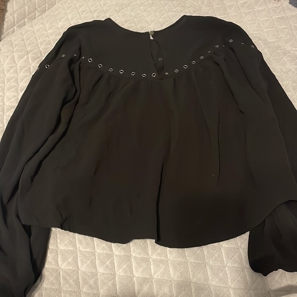 Cute black dressy top - Picture 2 of 2